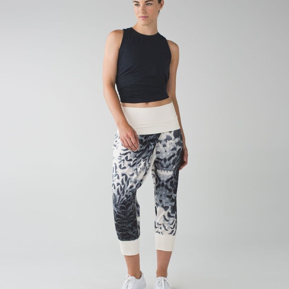 Lululemon Dance To Yoga Pant size 4